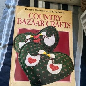 Better Homes and Gardens Country Bazaar Crafts Book